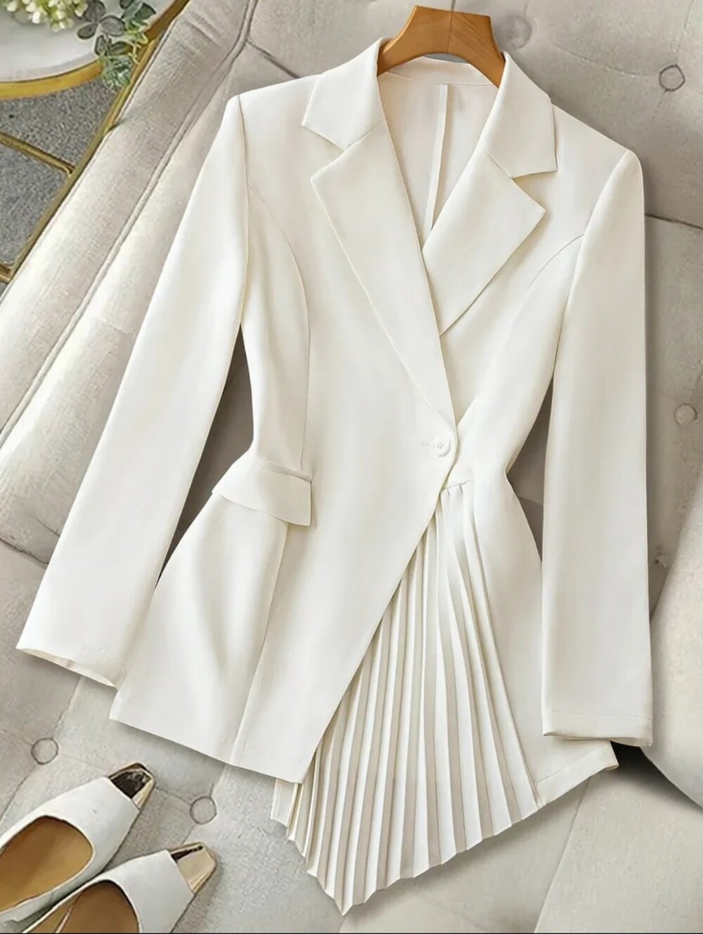 Elegant Women's Pleated Blazer